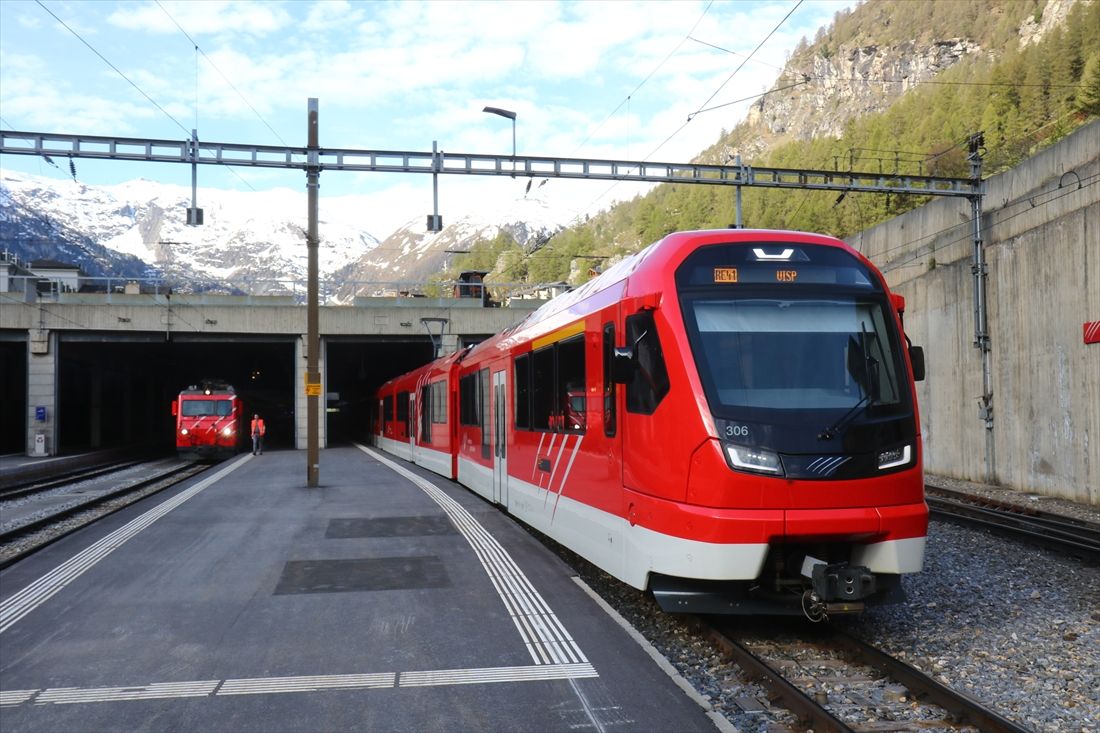 スイスの狭軌私鉄MGB（マッターホルン・ゴッタルド鉄道）も連接式電車が増えてきた（撮影：橋爪智之）