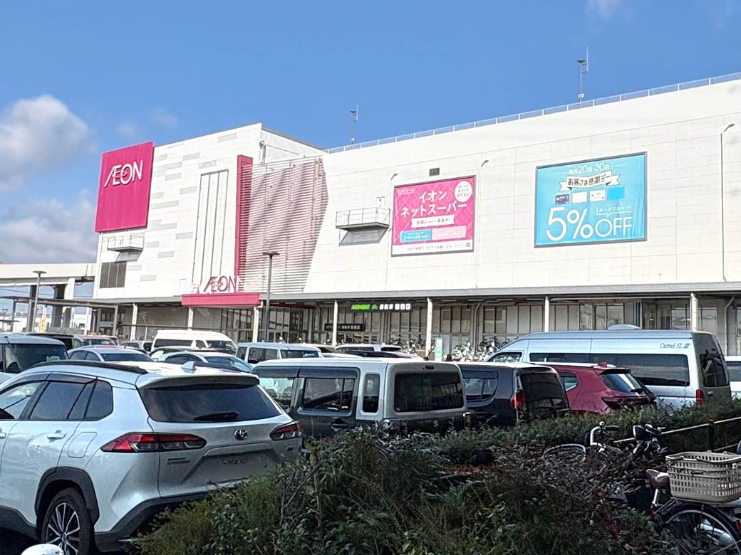 イオンモール春日部。駅東口からバスが出ている（写真：筆者撮影）