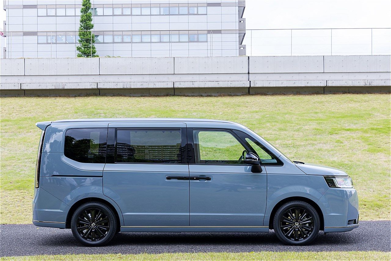 ホンダ「ステップワゴン e：HEV スパーダ  プレミアムライン ブラック エディション」（写真：三木 宏章）