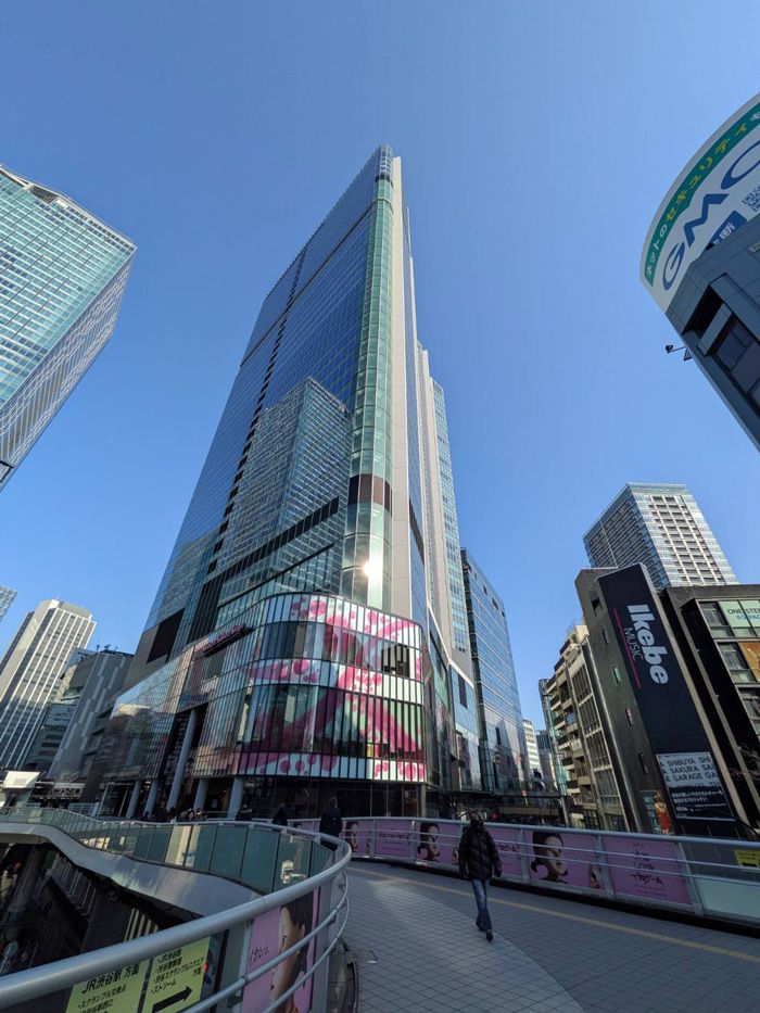 渋谷サクラステージ。開業当初は「ガラガラ」と言われたが、1年以上が経過した最近はようやくテナントも埋まり始め、徐々に賑わいが生まれつつある（筆者撮影）