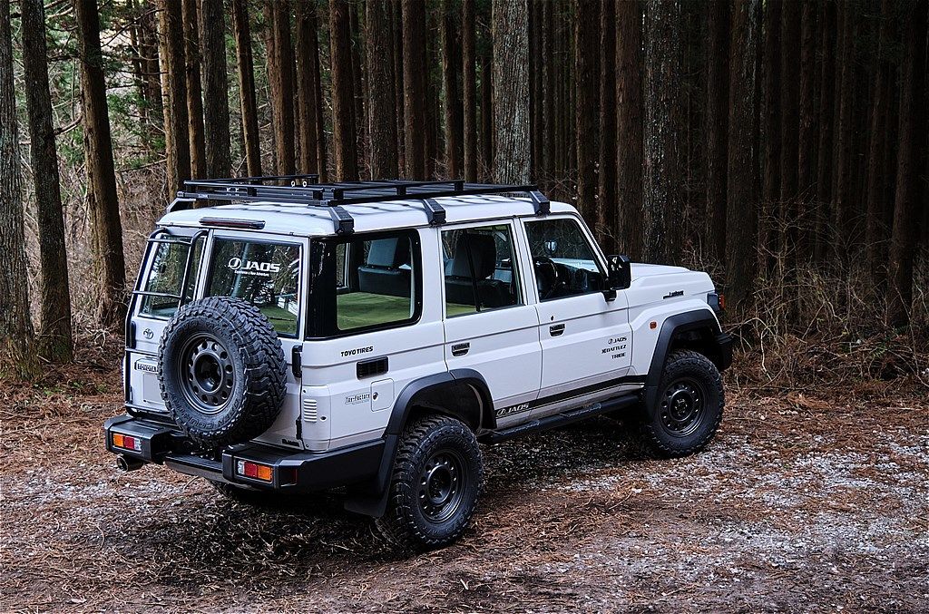 トイファクトリーのトヨタ「ランドクルーザー70」車中泊キット（写真：トイファクトリー）