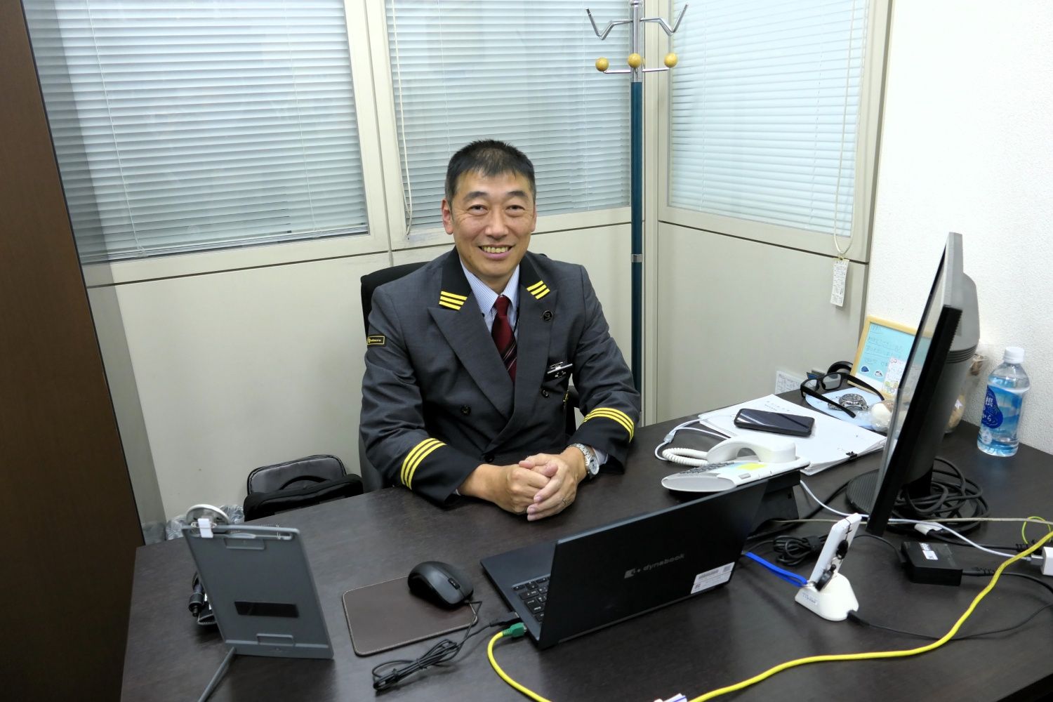 代々木上原駅の亀井正博駅長（記者撮影）