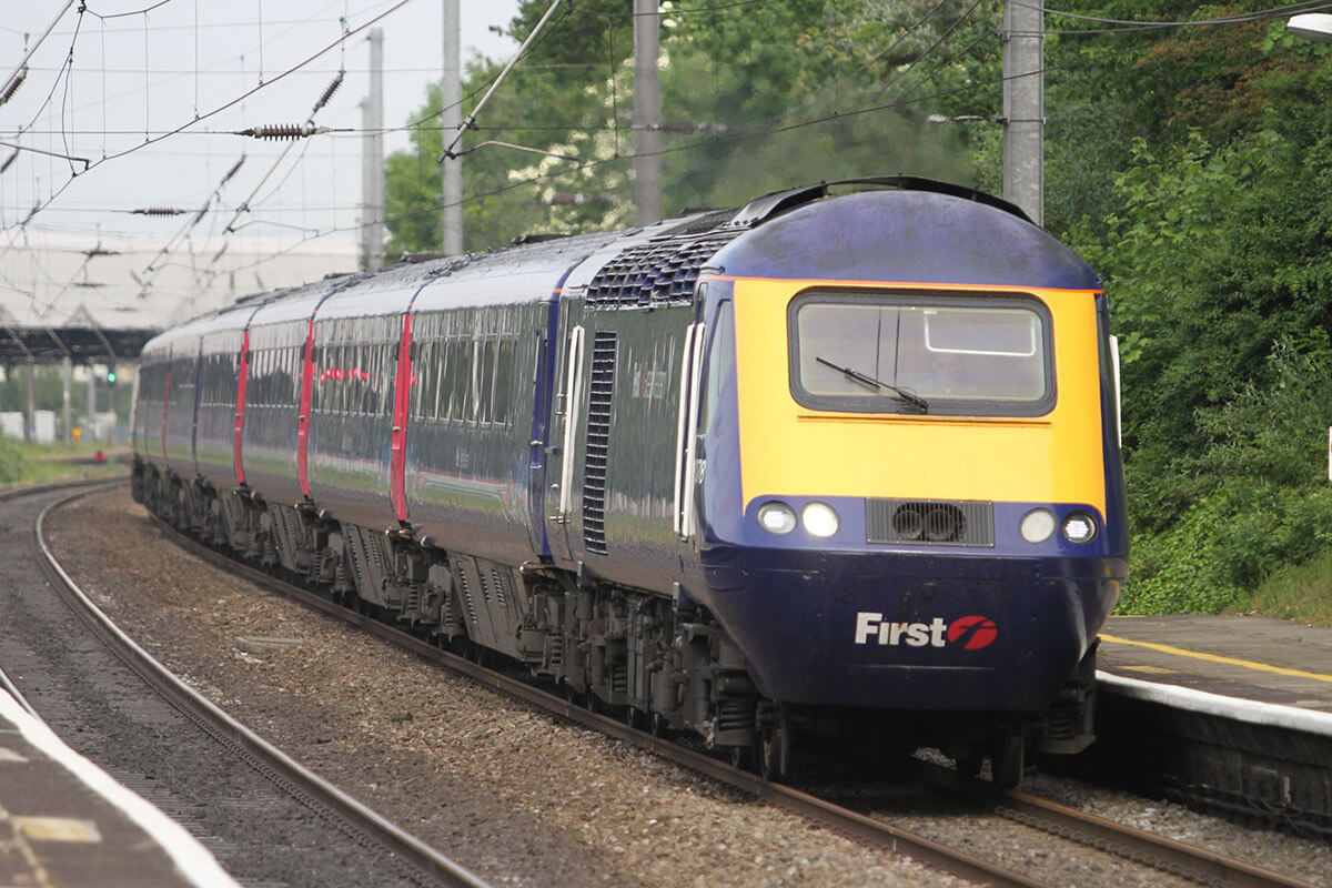 日本の鉄道｢英語アナウンス｣は回りくどい？ 英国のようにもっと