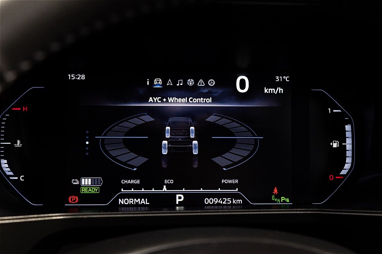 三菱の新型SUV「エクスフォースHEV」（筆者撮影）
