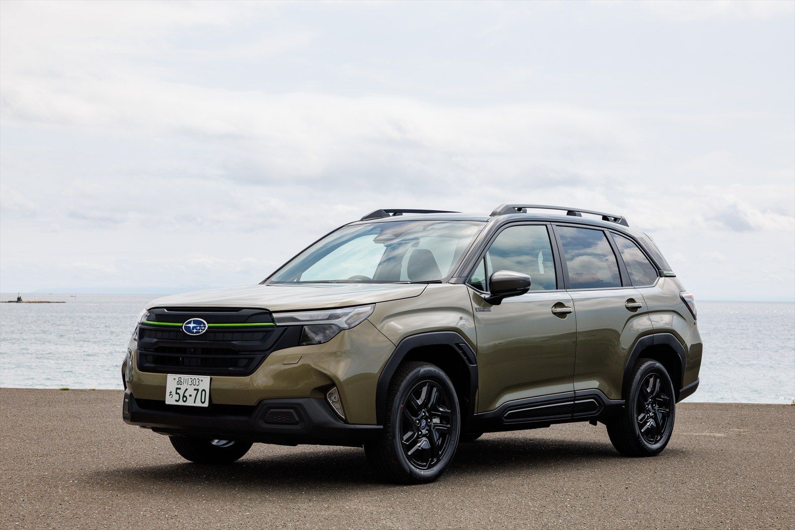 ラダー式ルーフレールや専用グリルでよりオフロード感をつよめた「X-BREAK」（写真：SUBARU）