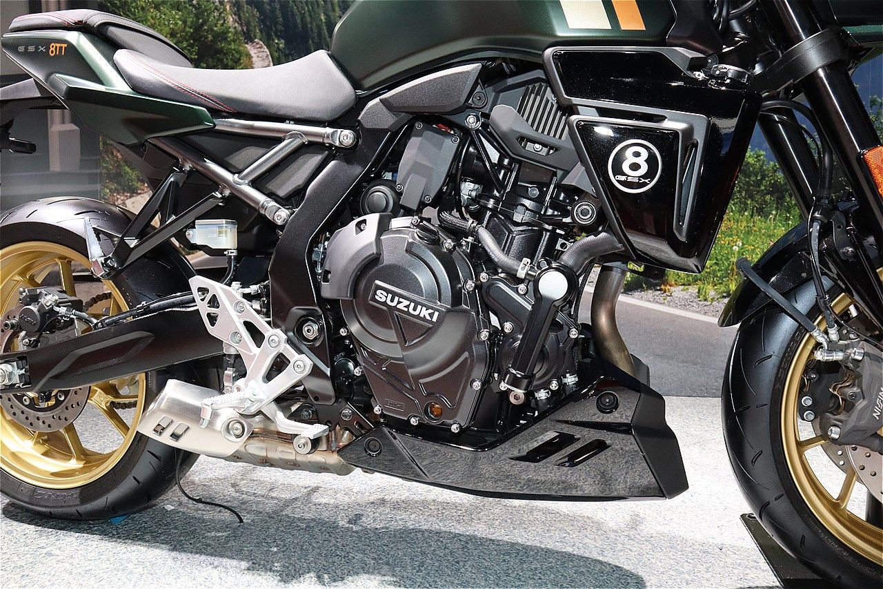 スズキの新型「GSX-8TT」（筆者撮影）