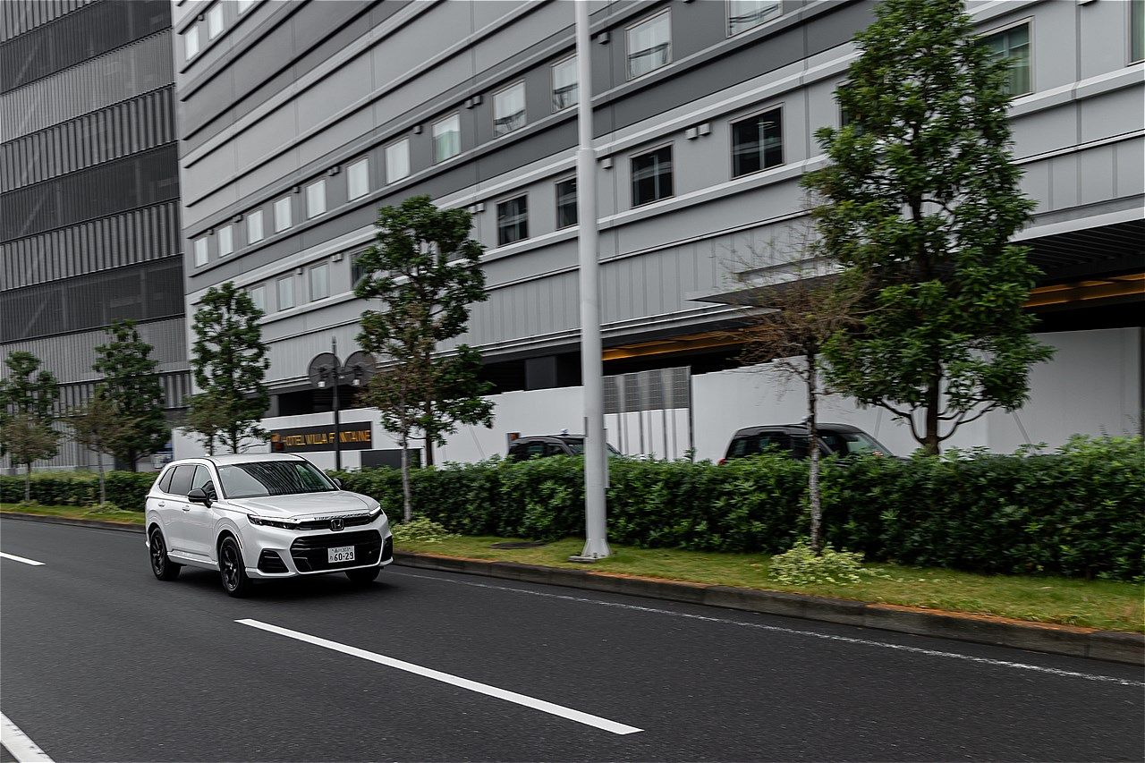 ホンダの新型燃料電池自動車「CR-V e:FCEV」（写真：三木宏章）