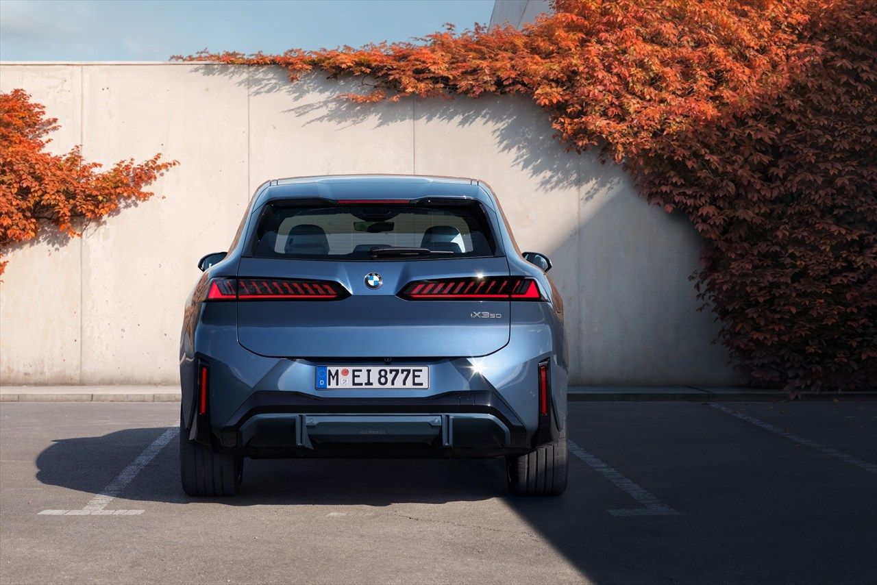 BMW iX3（写真：BMW AG）