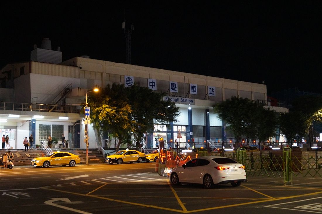 延伸予定の台湾鉄道中壢駅でも工事が進む（筆者撮影）