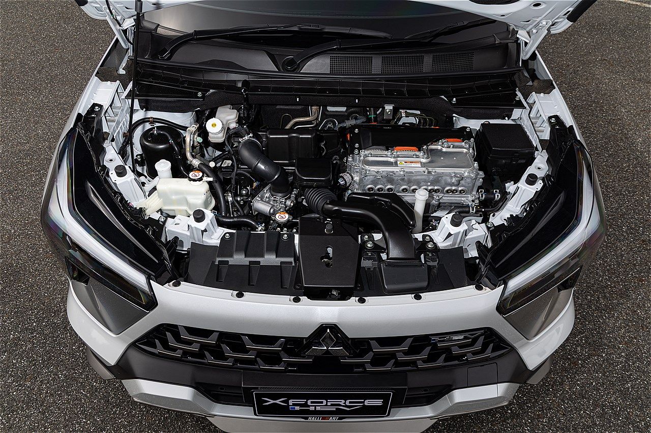 三菱の新型SUV「エクスフォースHEV」（筆者撮影）