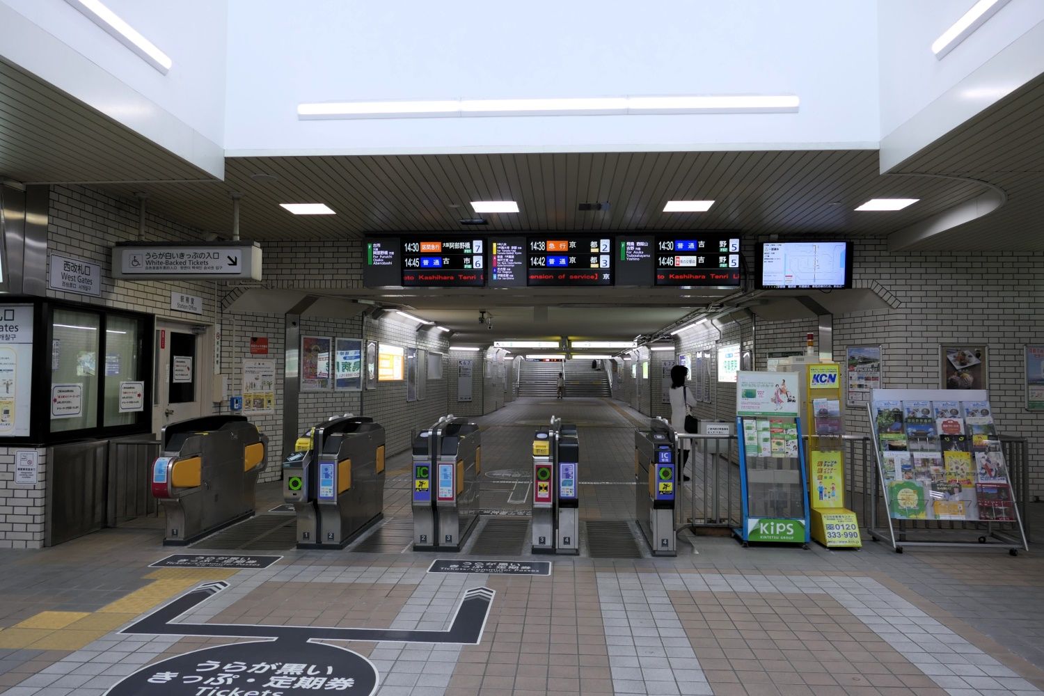 地下にある西改札口（記者撮影）