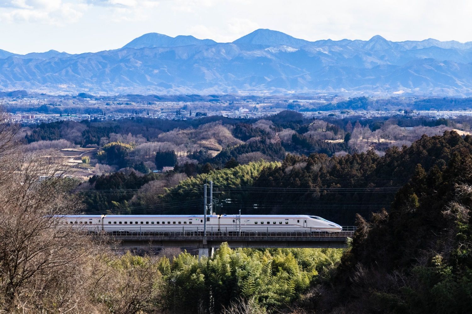 高崎―安中榛名間を走る現在の主役、北陸新幹線。難所だった碓氷峠はトンネルで貫く（撮影：鼠入昌史）