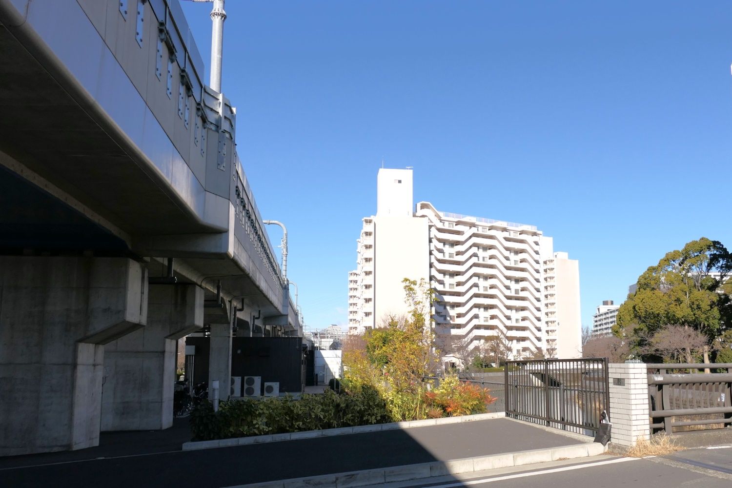 現在の星川―天王町間（記者撮影）