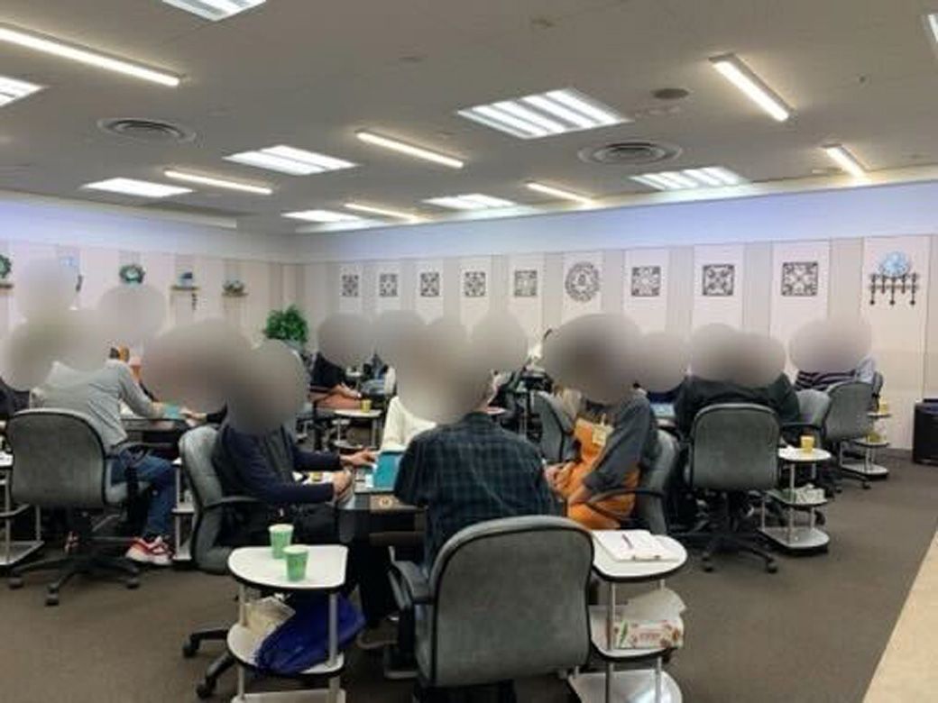 平日ながら、満席で賑わっている（筆者撮影）