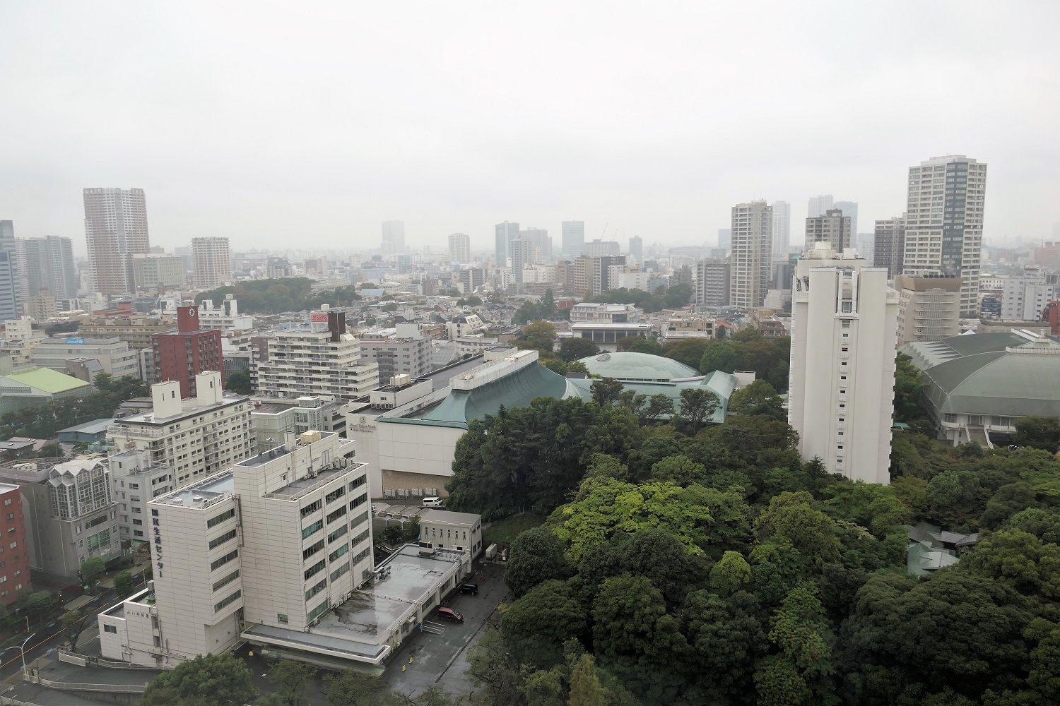 閉館後のシナガワグースから西側の眺め＝2021年10月（記者撮影）