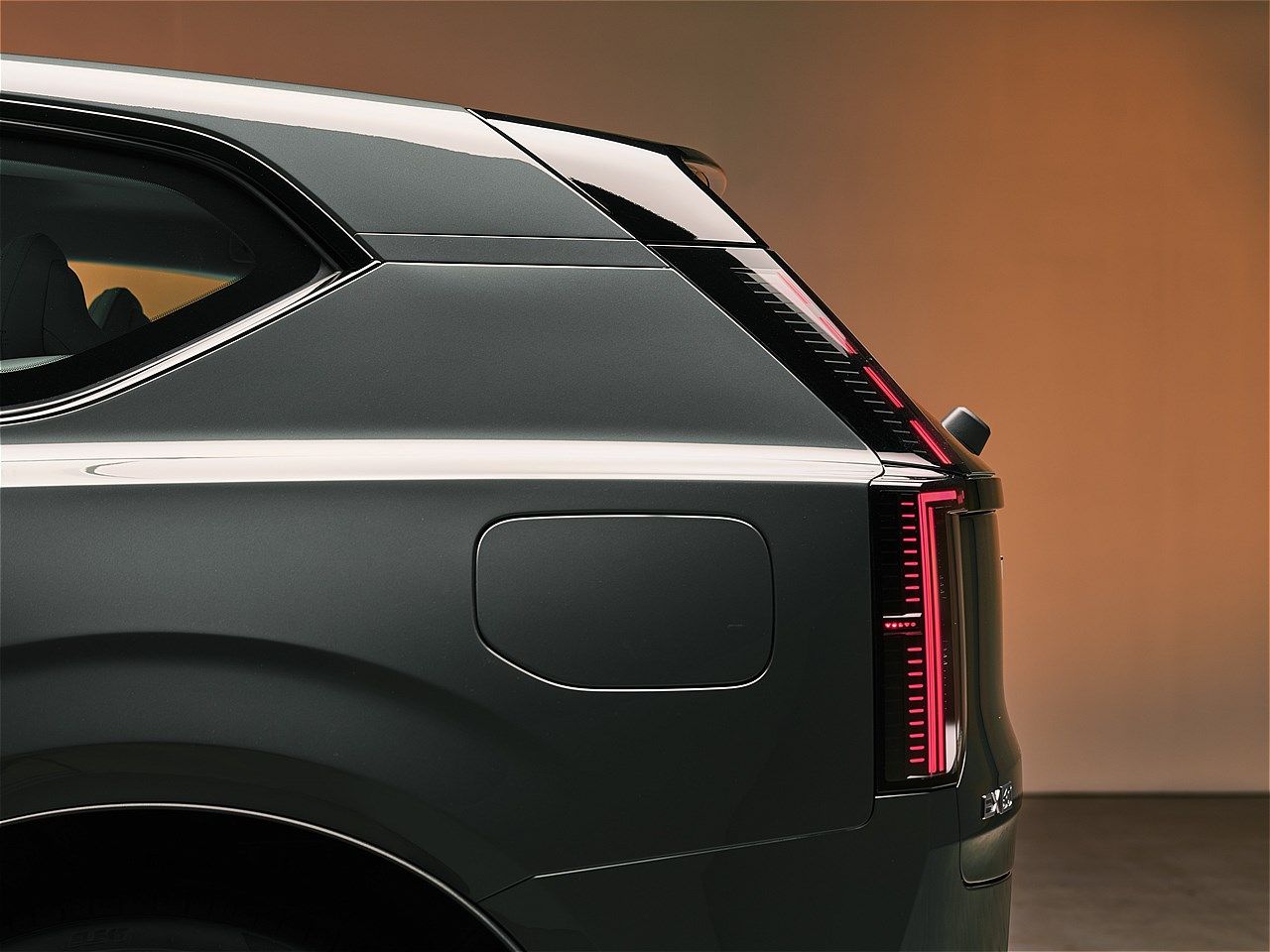 スウェーデン本社で2026年1月21日（現地時間）、世界初公開されたボルボの新型電動ミッドサイズSUV「EX60」（写真：ボルボ・カー・ジャパン）