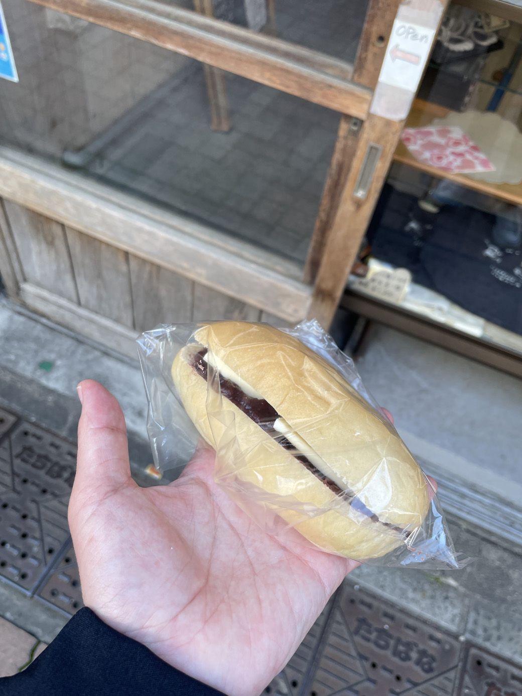 ハト屋で一番人気の「あんバター（250円）」（筆者撮影）
