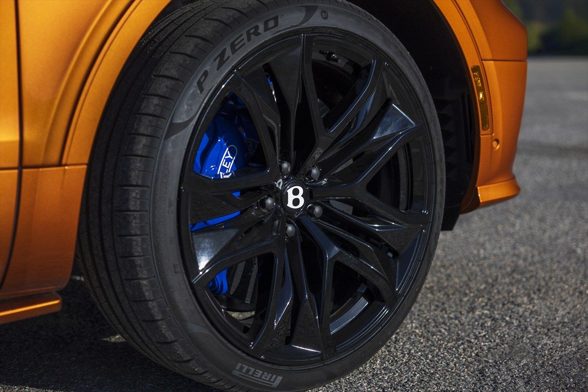 ベントレー ベンテイガ・スピード（写真：Bentley Motors）