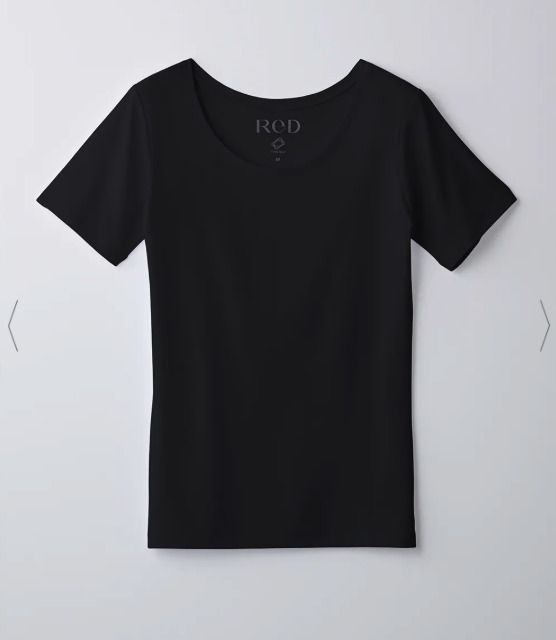 女性用のUネックインナー半袖（『ReD』公式HPより）