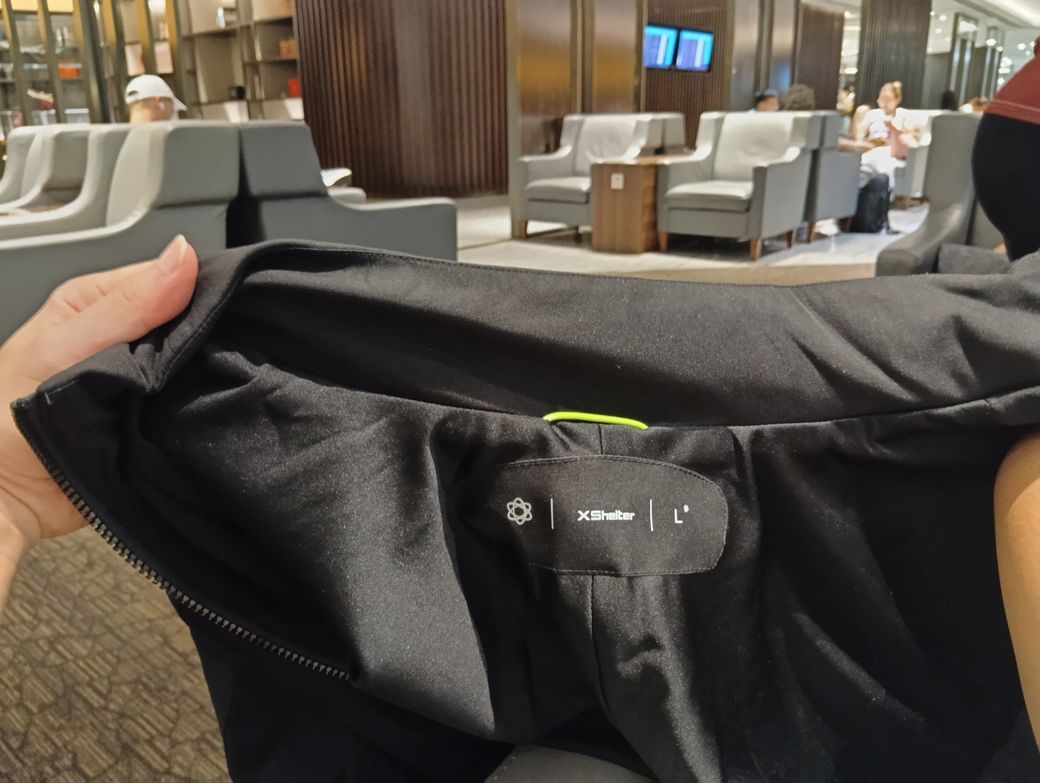 黄色の紐を使って吊りかけることもできる（筆者撮影）