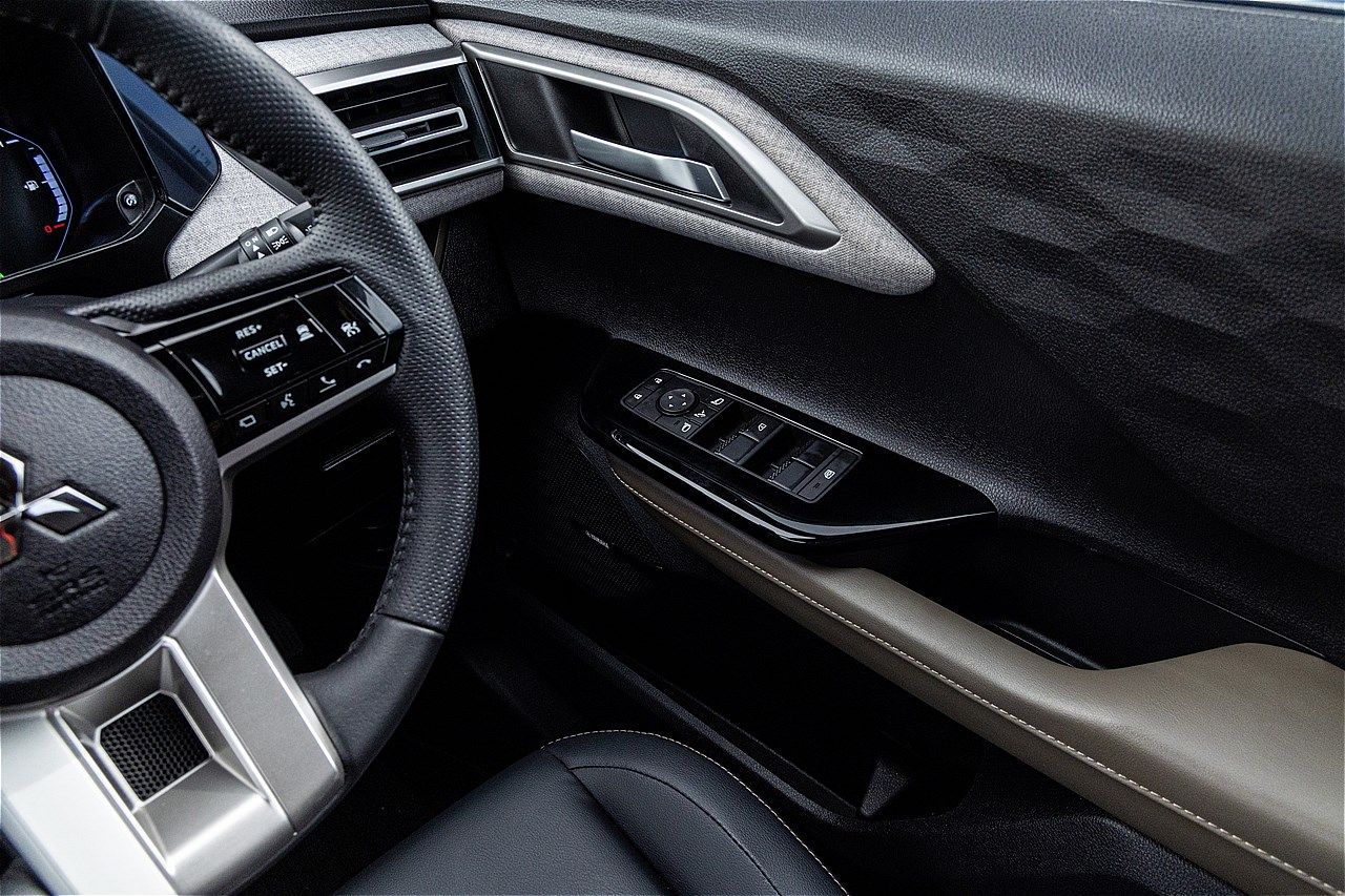 三菱の新型SUV「エクスフォースHEV」（筆者撮影）