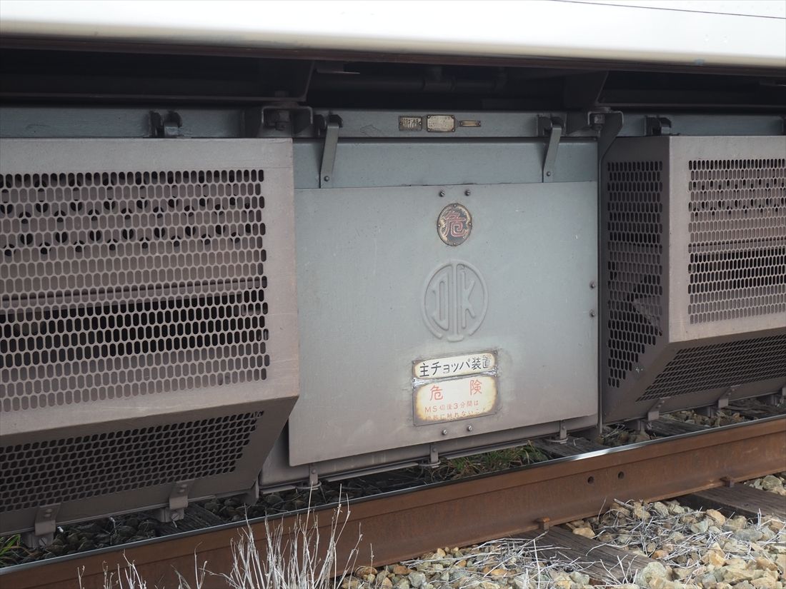 主チョッパ制御装置の外観（記者撮影）