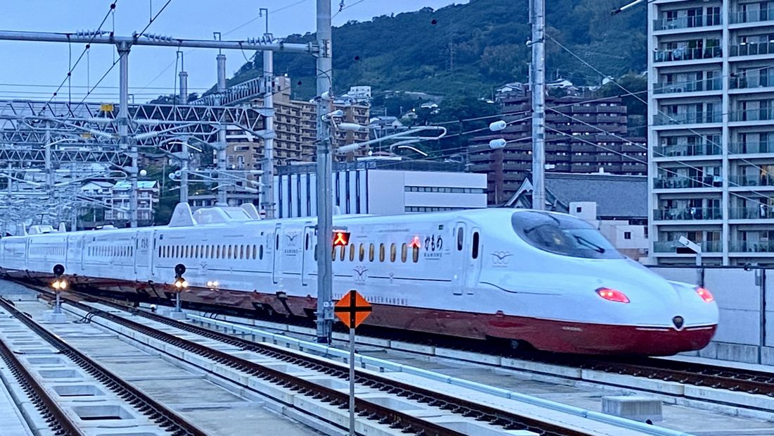 2022年9月に開業した西九州新幹線の長崎発一番列車＝2022年9月23日（編集部撮影）