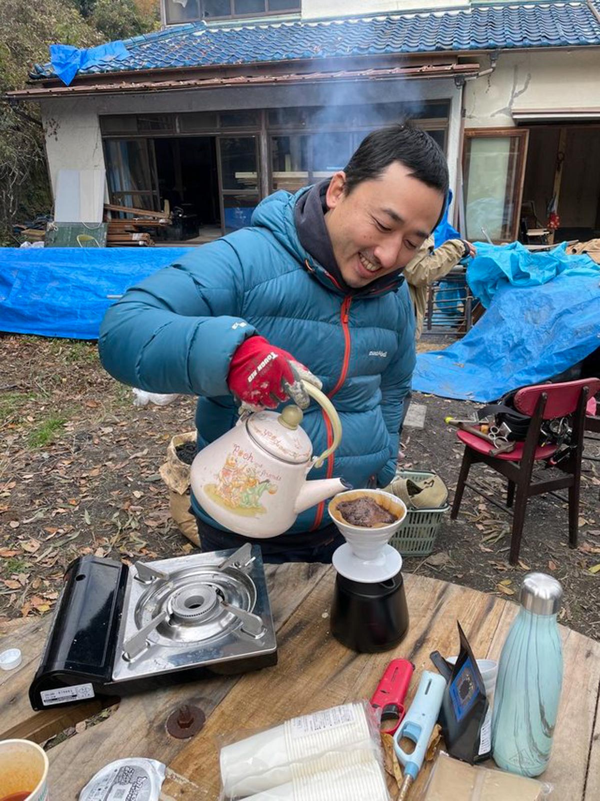 おやつタイムには珈琲を入れてしばしのんびり（写真提供：山脈）