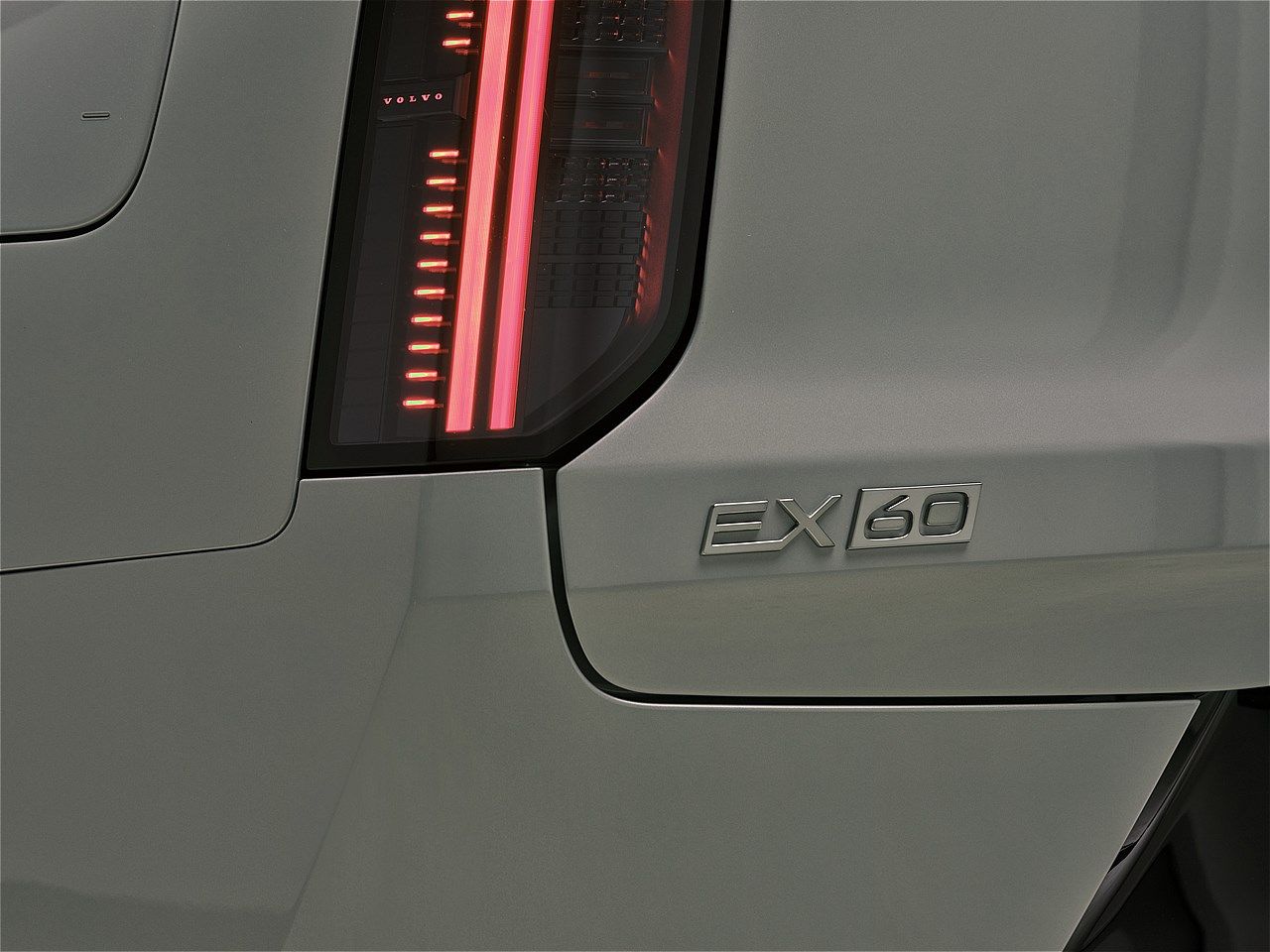 EX60と同時に発表されたボルボ「EX60クロスカントリー」（写真：ボルボ・カー・ジャパン）