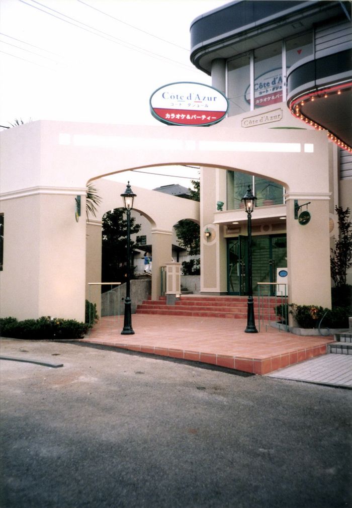 1998年コート・ダジュール1号店開店（写真：AOKI-HD）
