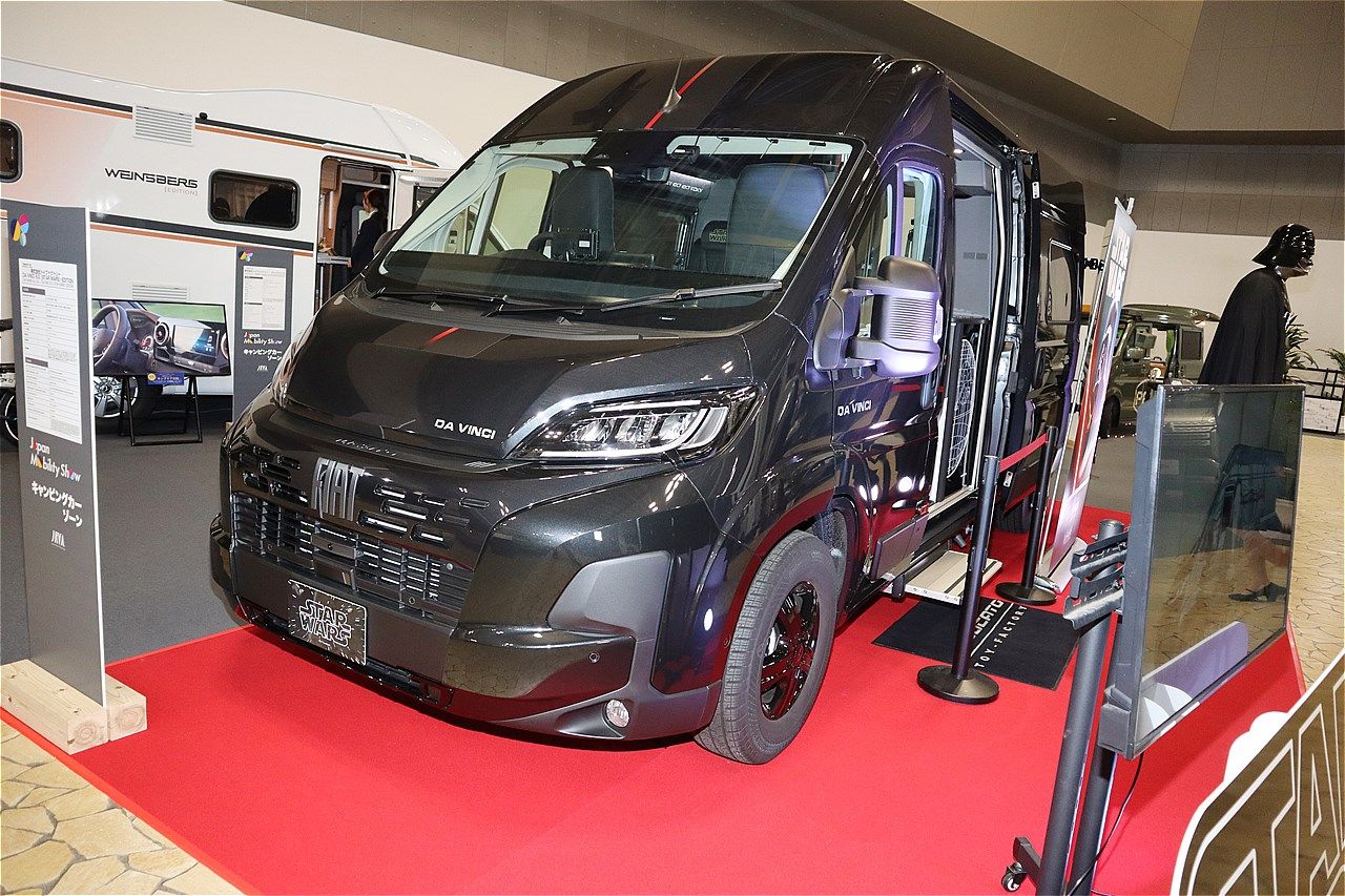 スター・ウォーズの世界観が広がるトイファクトリーのキャンピングカー「ダビンチ6.0＜スター・ウォーズ＞エディション」（筆者撮影）