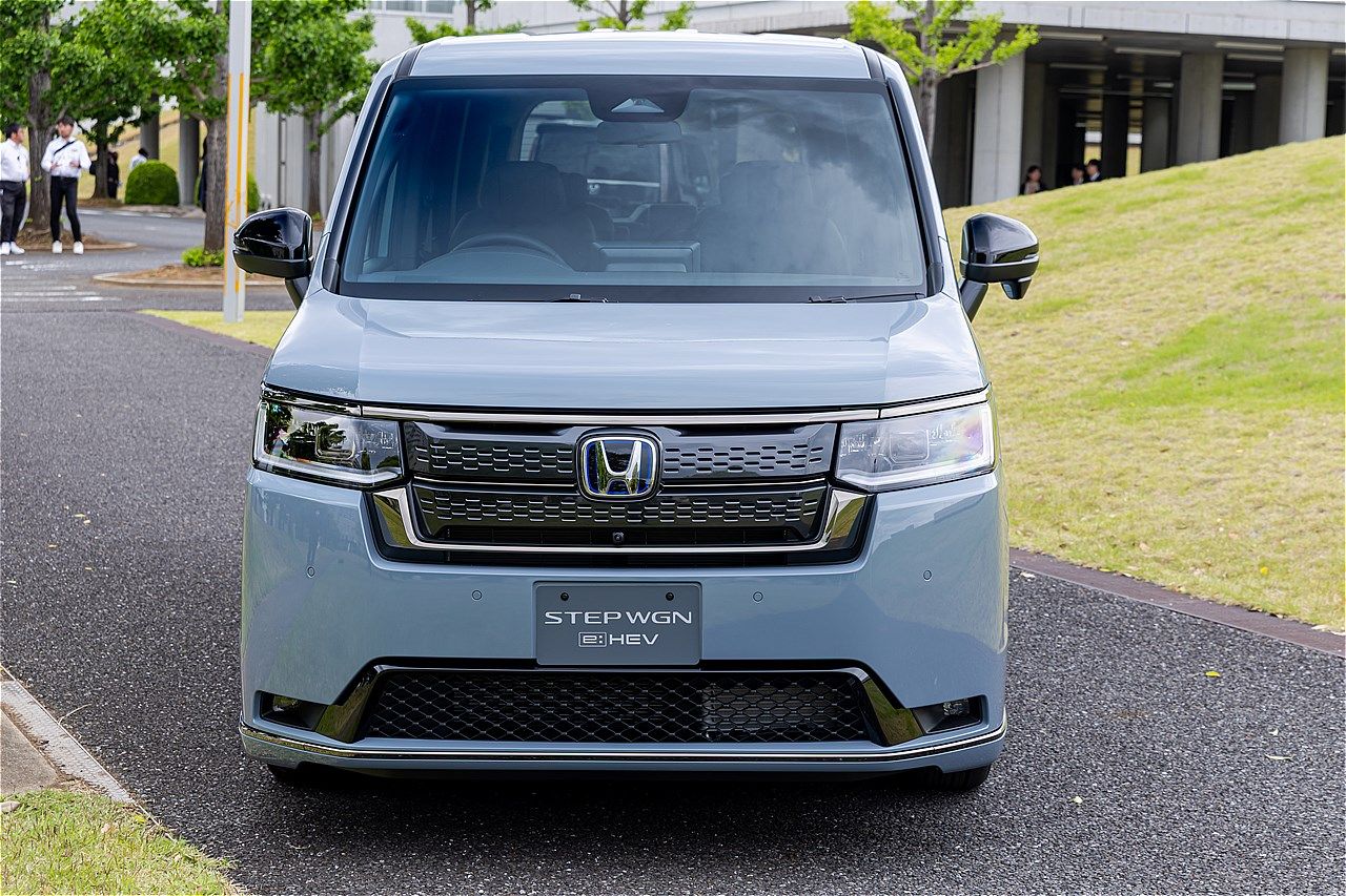 ホンダ「ステップワゴン e：HEV スパーダ  プレミアムライン ブラック エディション」（写真：三木 宏章）