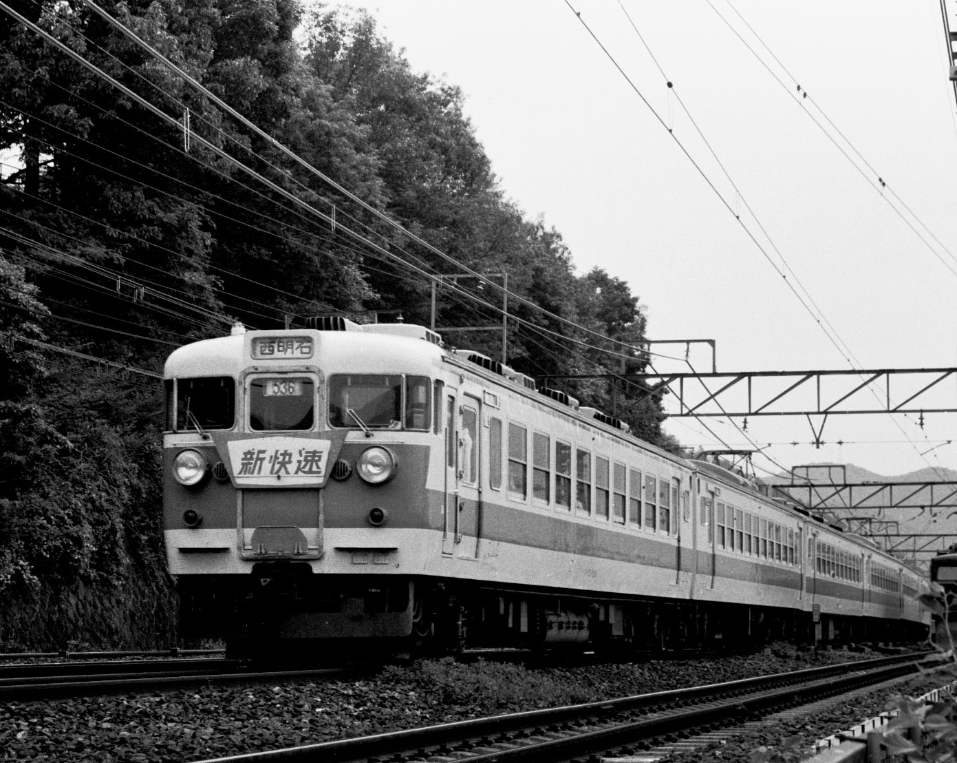 153系の「新快速」。専用車両の117系登場まで活躍した（撮影：南正時）