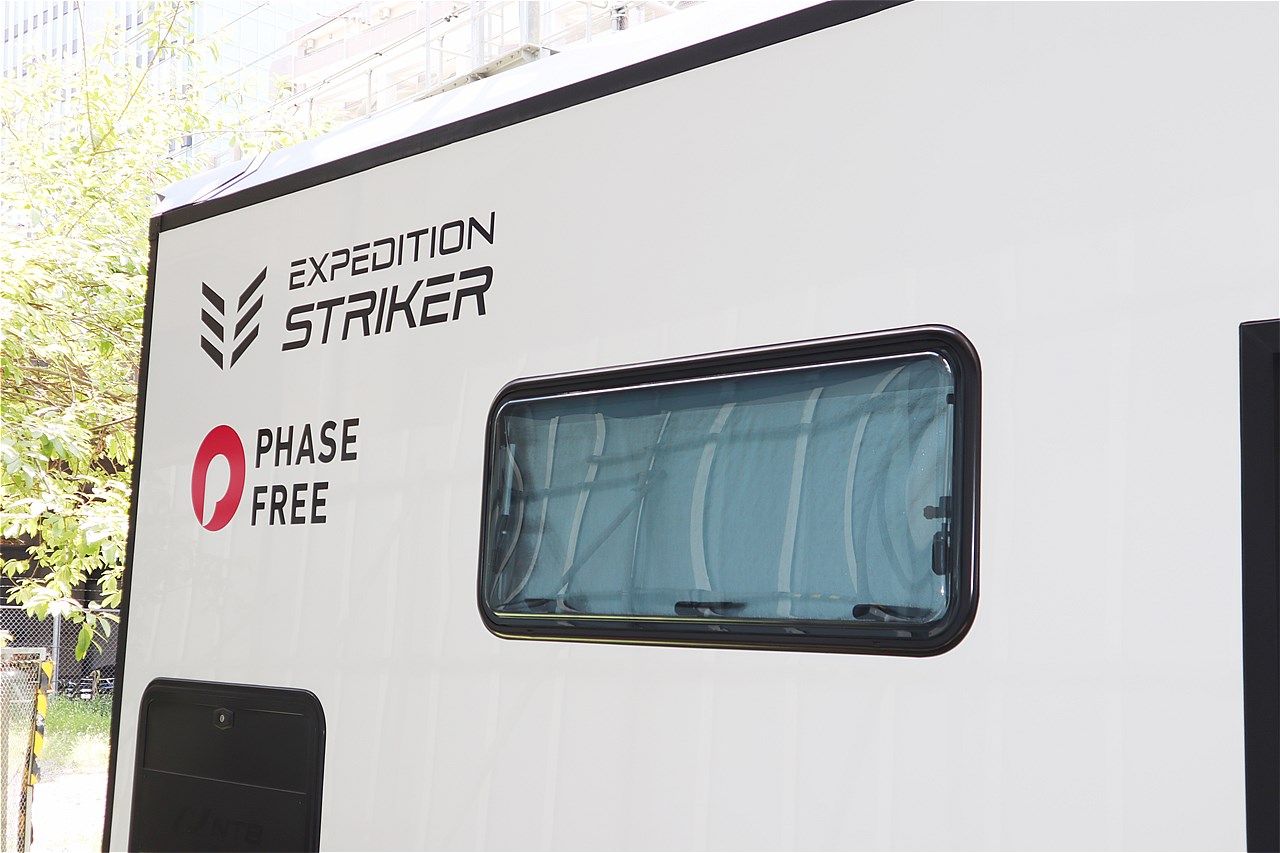 日本特種ボディーの新作キャンピングカー「エクスペディション ストライカー」（筆者撮影）