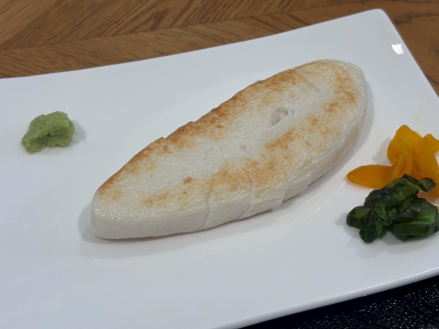 出来たて、焼き立ての笹かまはここだけの体験（写真：筆者撮影）