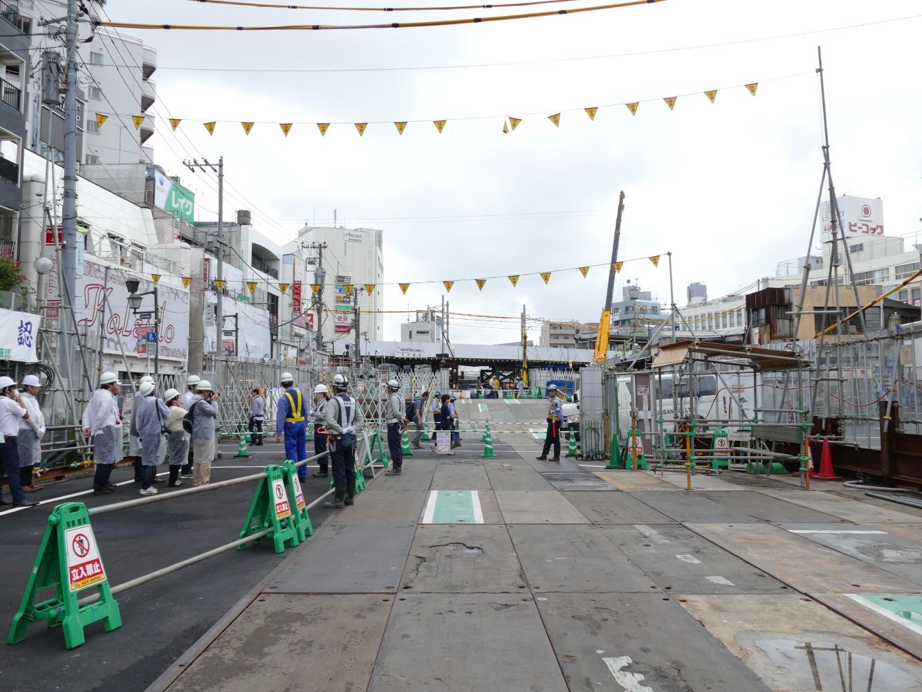 工事中の下北沢駅周辺＝2016年6月（記者撮影）