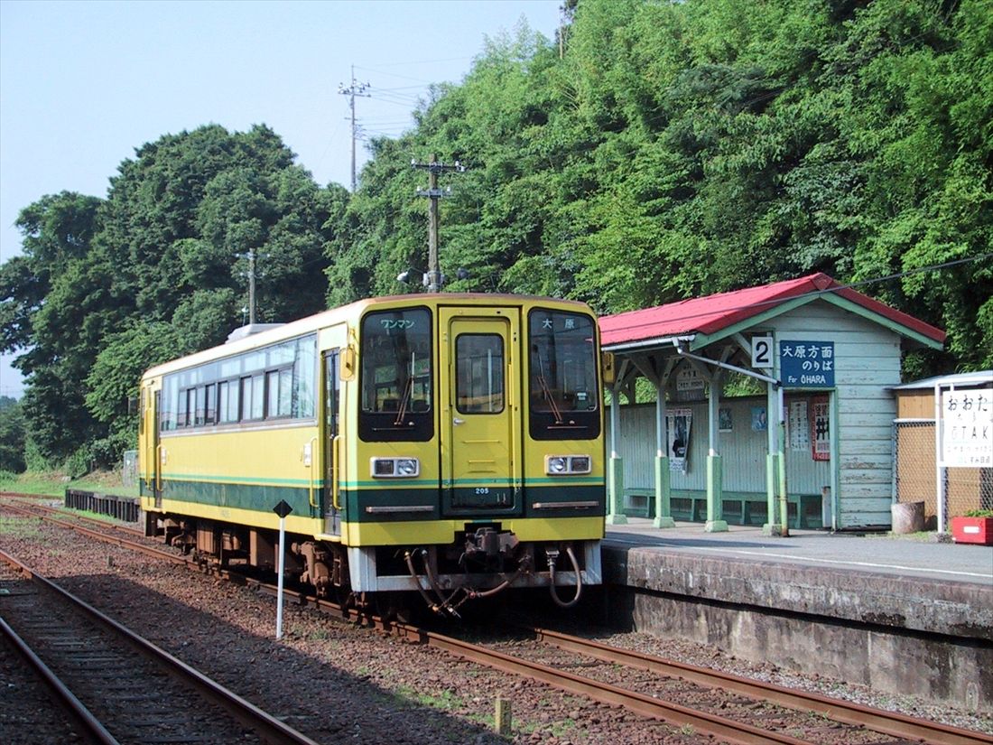 JR木原線を引き継いだいすみ鉄道の気動車いすみ200形（撮影：南正時）