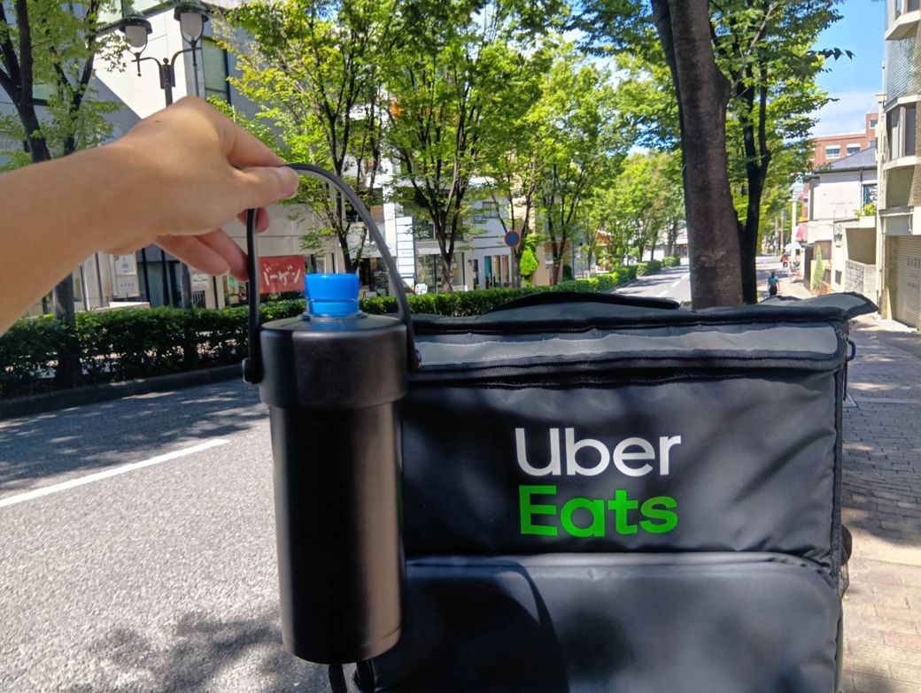 夏用衣類にペットボトルホルダー⋯⋯。ワークマンの暑さ対策グッズを使って、著者はこの夏を乗り切るつもりだ（著者撮影）