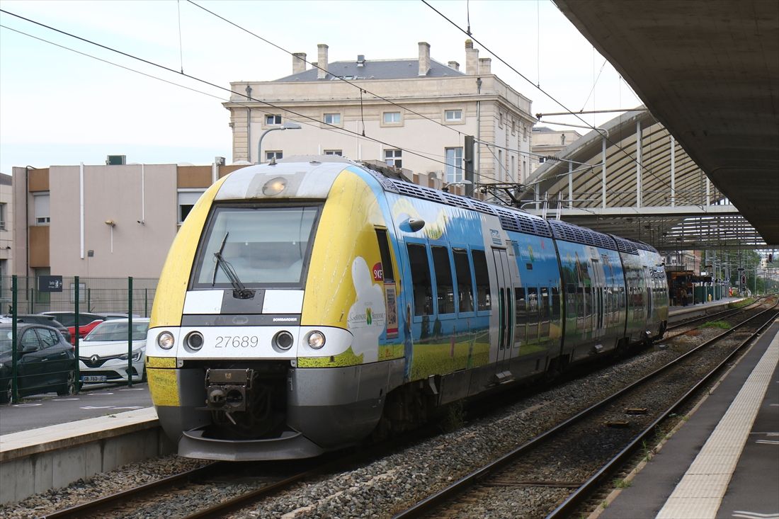 連接構造と低床式車体を組み合わせたフランスのZ27500型電車（撮影：橋爪智之）