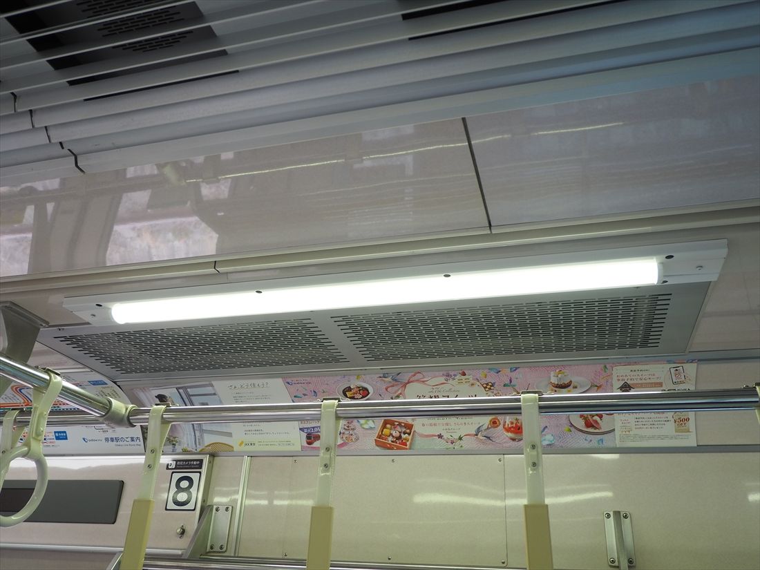 車内の照明はLED式に交換した（記者撮影）