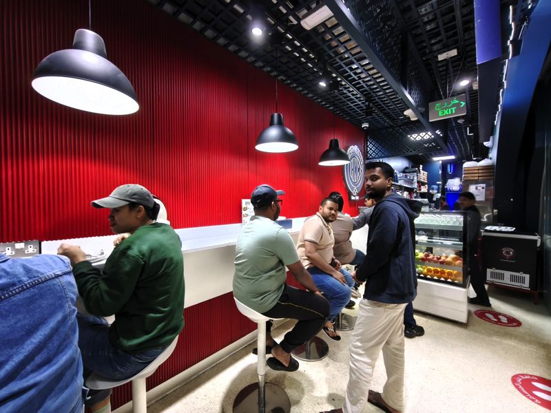 日本でいうと立ち食いそば屋さんのような存在か（筆者撮影）