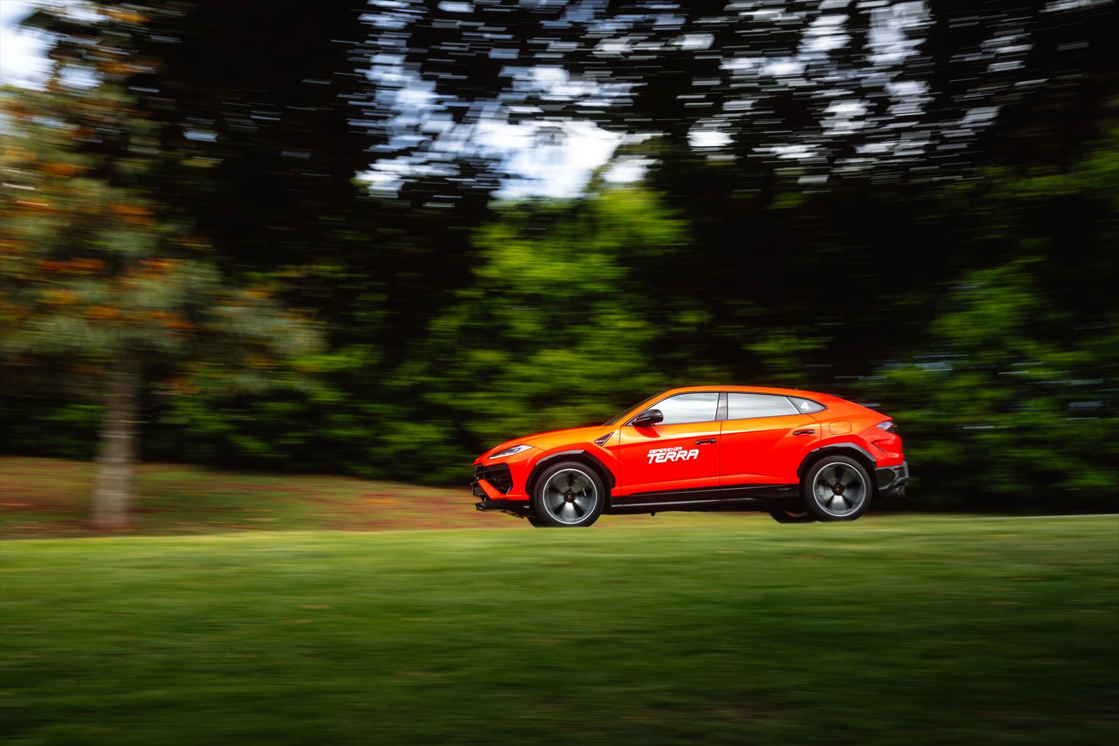 （写真：Automobili Lamborghini）