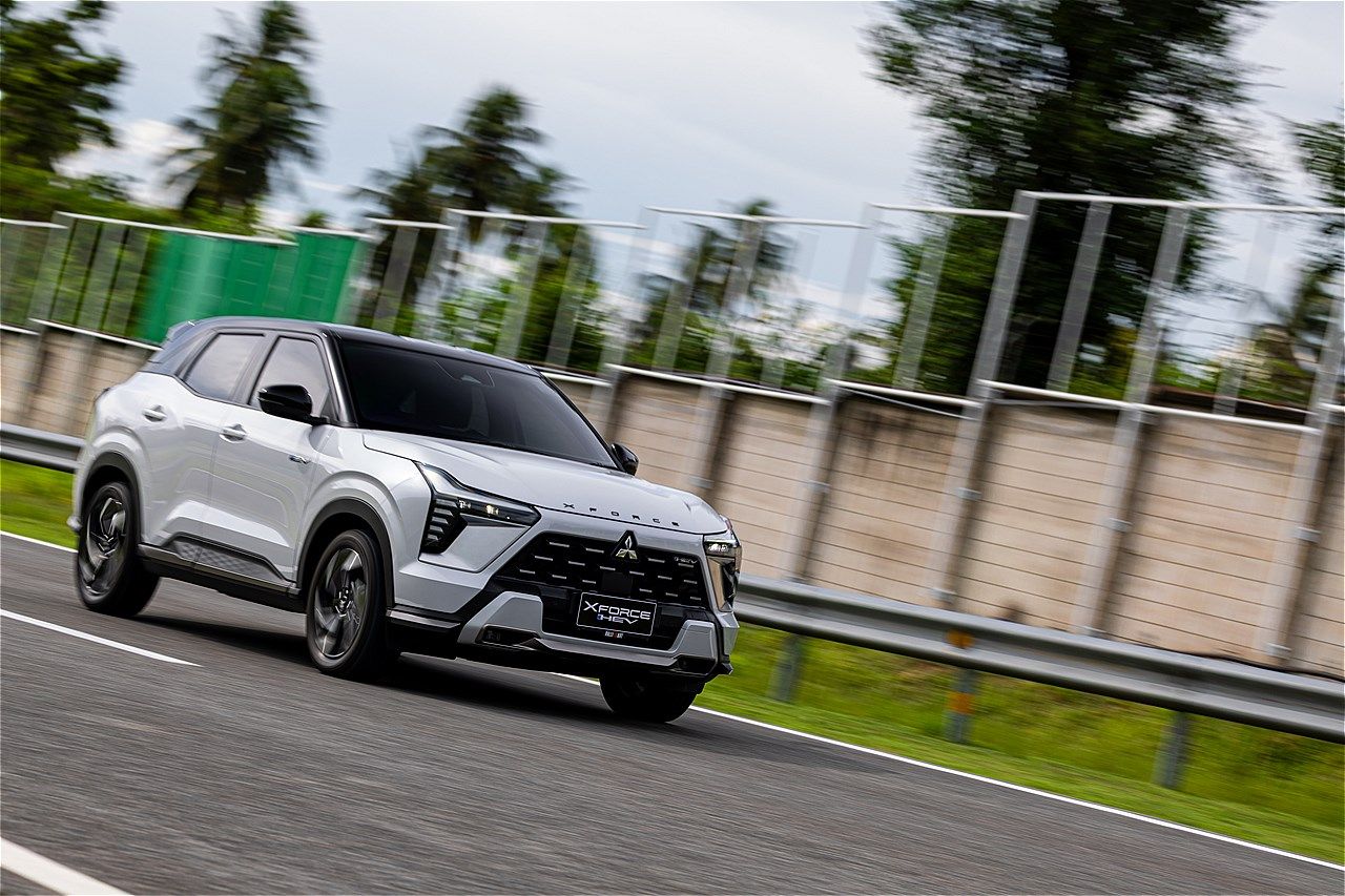 三菱の新型SUV「エクスフォースHEV」（筆者撮影）