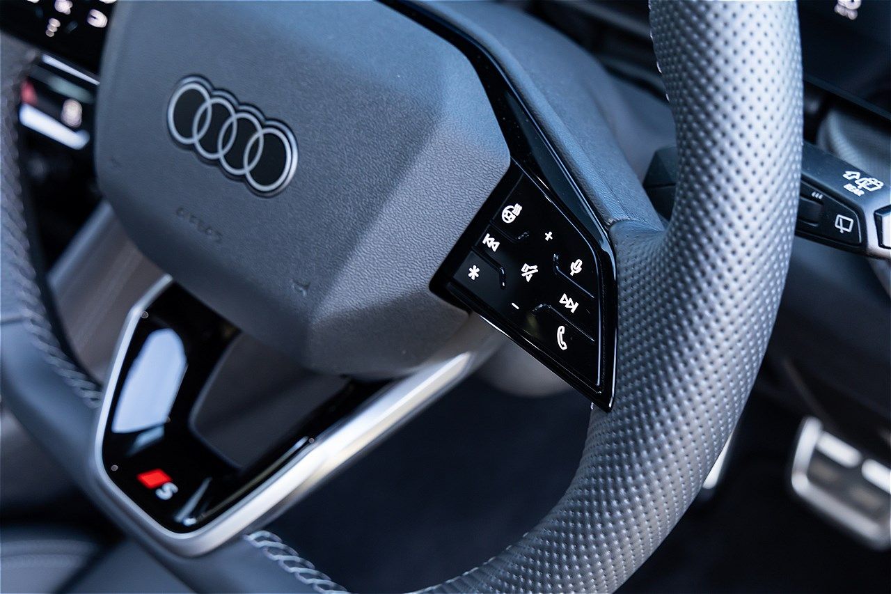 アウディの新型「SQ5スポーツバック」（写真：三木 宏章）