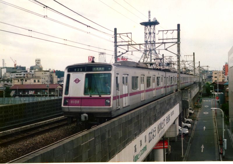 半蔵門線8000系（営団地下鉄）（筆者撮影）