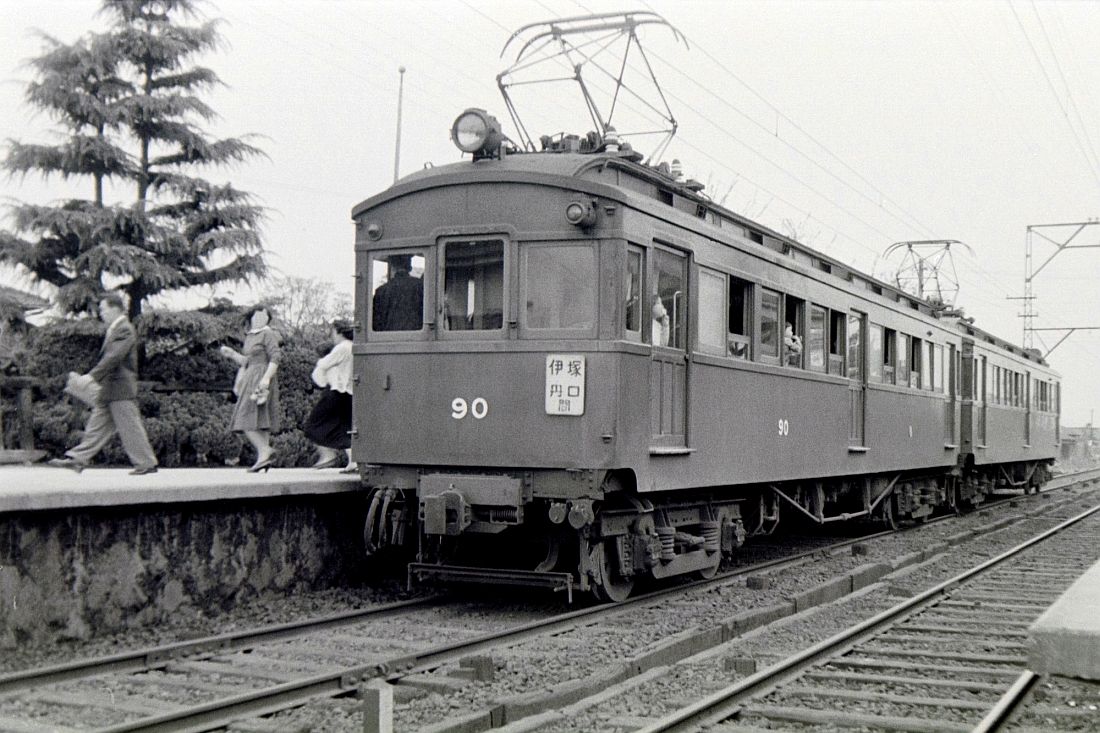 かつての阪急伊丹線の電車。写真の90形は1960年代半ばまで活躍した車両（写真：たけPON／PIXTA）