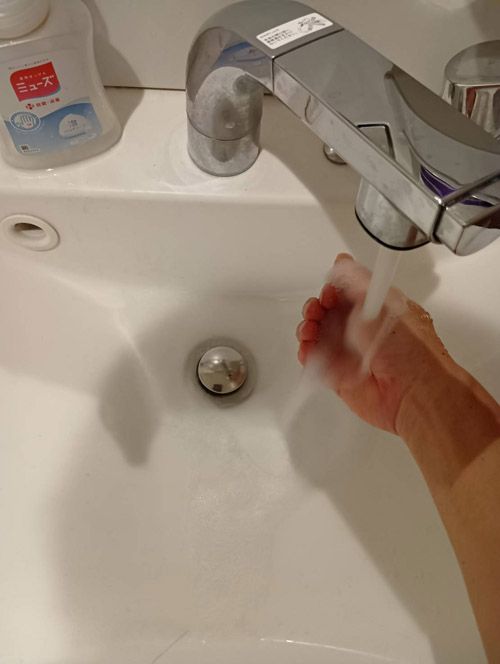 日焼け止めが混ざらないよう手を洗う徹底ぶり（著者撮影）