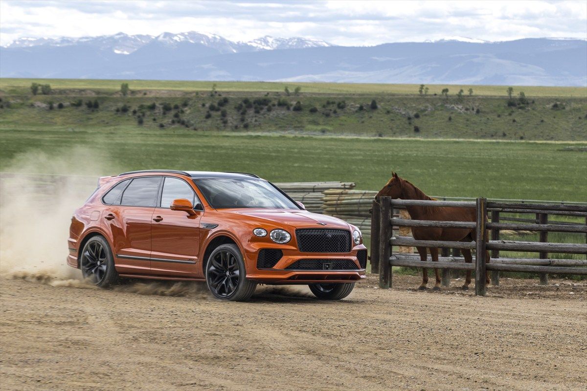 ベントレー ベンテイガ・スピード（写真：Bentley Motors）