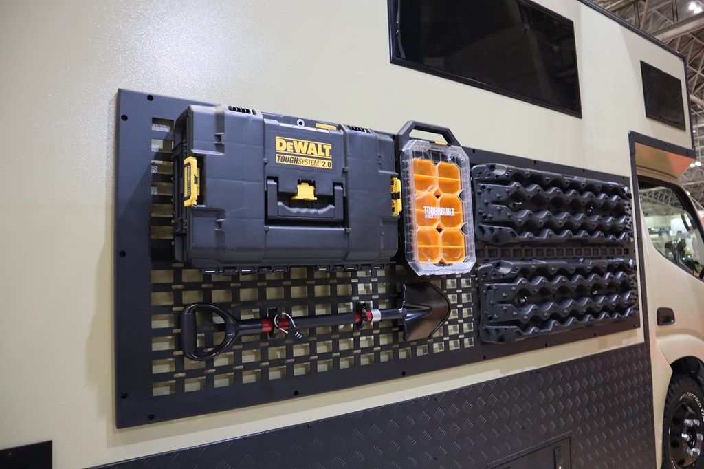 ダイレクトカーズの新作キャンピングカー「DN-75」（写真：筆者撮影）