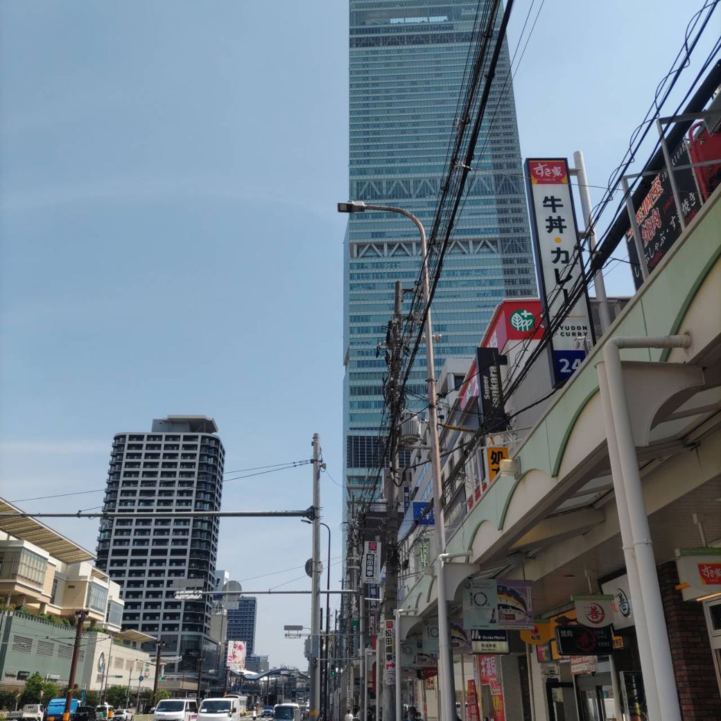 たこつぼ本店に向かう途中、あべのハルカスが見えた（著者撮影）